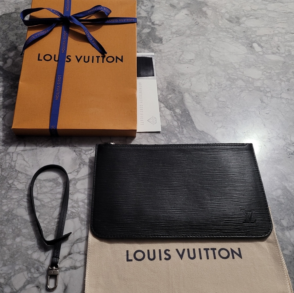 SOLD Neverfull Pouch with Inclusions- Epi Noir - Picture 1 of 16